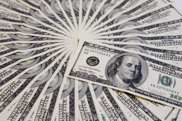 Курс доллара на Мосбирже вырос до 95 рублей