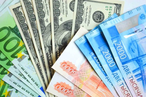 “Известия”: аналитик Иващенко заявил, что курс доллара в середине августа будет в диапазоне 95-96 рублей