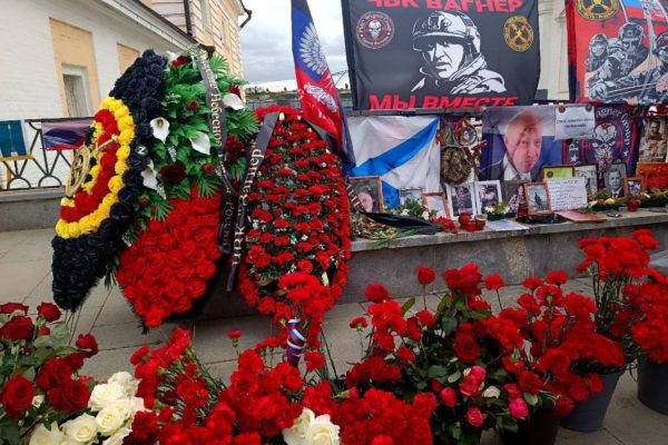 Мемориалы памяти погибшим командирам ЧВК “Вагнер”